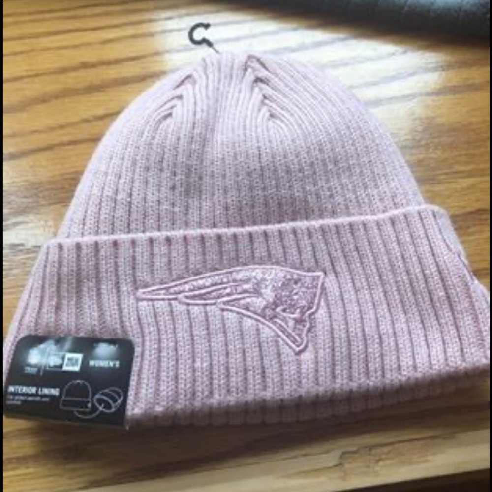 Unworn Patriots winter hat